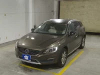 Volvo V60 лот № 2051 оценка 4  с аукциона в Японии 3