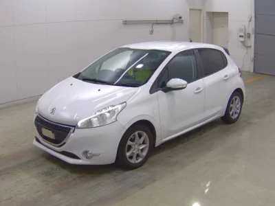 Peugeot 208  с аукциона в Японии