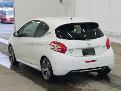 Peugeot 208  с аукциона в Японии