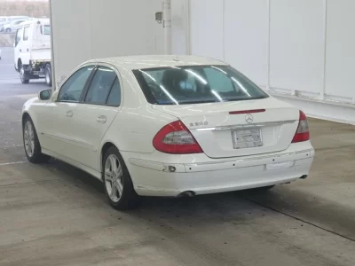 Mercedes-Benz E CLASS  с аукциона в Японии