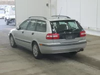 Volvo V40 лот № 5020 оценка RA  с аукциона в Японии 1