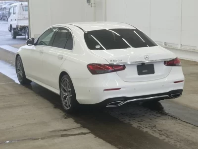 Mercedes-Benz E CLASS  с аукциона в Японии