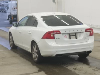Volvo V60  с аукциона в Японии