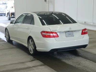 Mercedes-Benz E CLASS  с аукциона в Японии