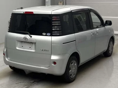 Toyota SIENTA  с аукциона в Японии