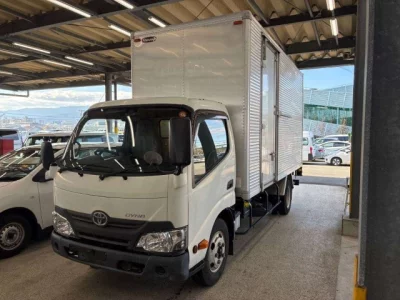 Toyota DYNA  с аукциона в Японии