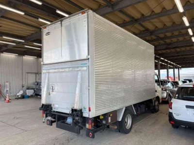 Toyota DYNA  с аукциона в Японии