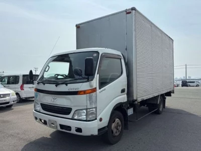 Toyota DYNA  с аукциона в Японии