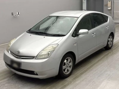 Toyota Prius  с аукциона в Японии