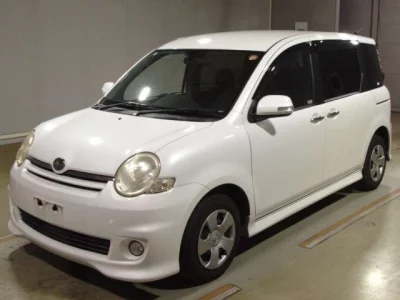 Toyota SIENTA  с аукциона в Японии