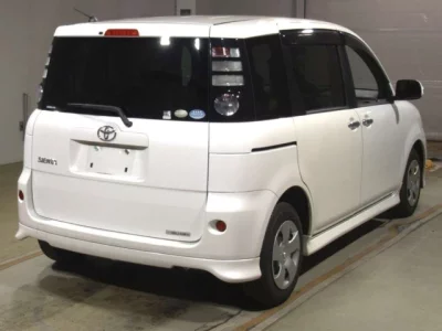 Toyota SIENTA  с аукциона в Японии