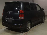 Toyota NOAH лот № 4090 оценка 3.5  с аукциона в Японии 1