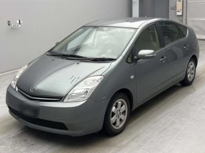Toyota Prius  с аукциона в Японии