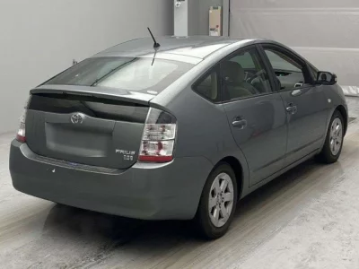 Toyota Prius  с аукциона в Японии