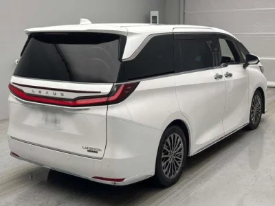 Lexus LM500h