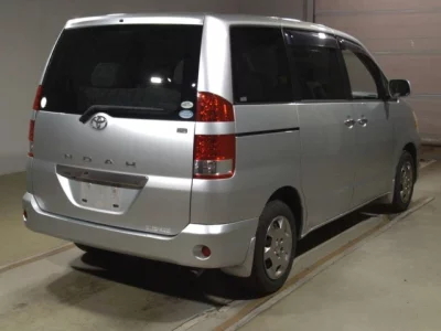 Toyota NOAH  с аукциона в Японии