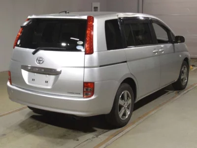 Toyota ISIS