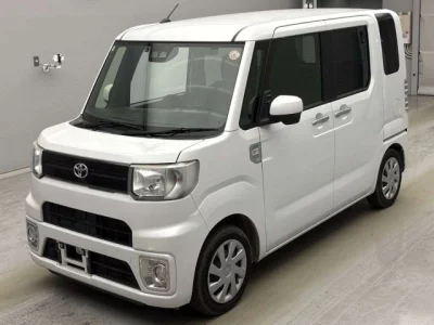 Toyota Pixis Mega