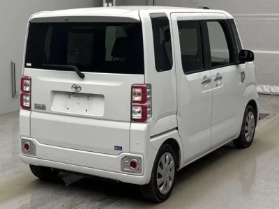 Toyota Pixis Mega