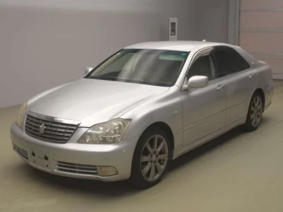 Toyota CROWN  с аукциона в Японии