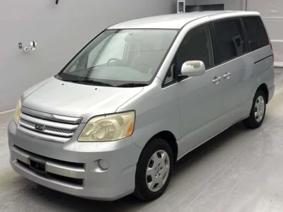 Toyota NOAH  с аукциона в Японии