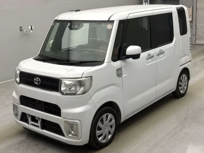 Toyota Pixis Mega