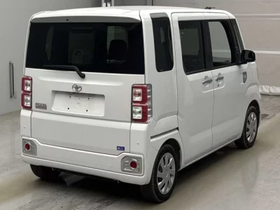 Toyota Pixis Mega