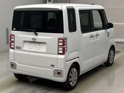 Toyota Pixis Mega