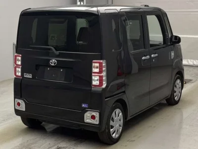 Toyota Pixis Mega
