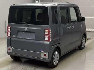 Toyota Pixis Mega