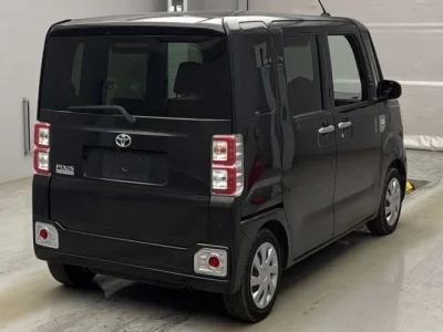 Toyota Pixis Mega