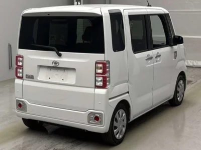 Toyota PIXIS MEGA