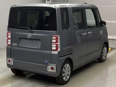 Toyota Pixis Mega
