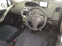 Toyota VITZ лот № 10021 оценка R  с аукциона в Японии 2