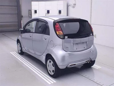 Mitsubishi i