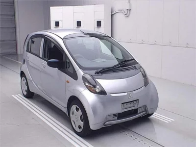 Mitsubishi i