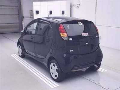 Mitsubishi i