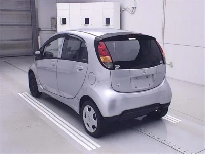 Mitsubishi i