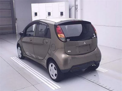 Mitsubishi i