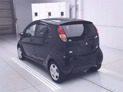 Mitsubishi i