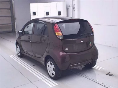 Mitsubishi i