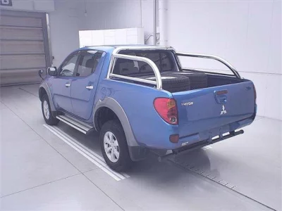 Mitsubishi Triton