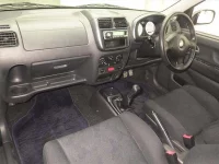 Suzuki SWIFT лот № 70013 оценка 4  с аукциона в Японии 3