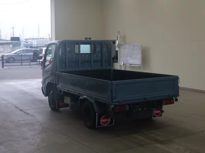 Toyota DYNA  с аукциона в Японии