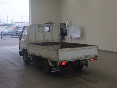 Toyota DYNA  с аукциона в Японии