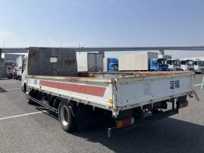 Toyota DYNA  с аукциона в Японии