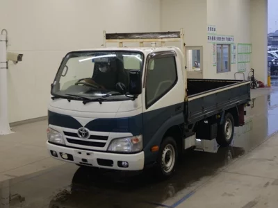 Toyota DYNA  с аукциона в Японии