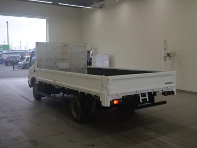 Toyota DYNA  с аукциона в Японии