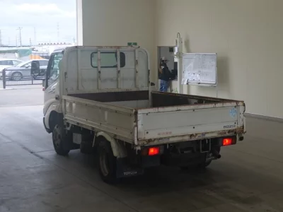 Toyota DYNA  с аукциона в Японии