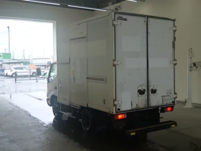 Toyota DYNA  с аукциона в Японии
